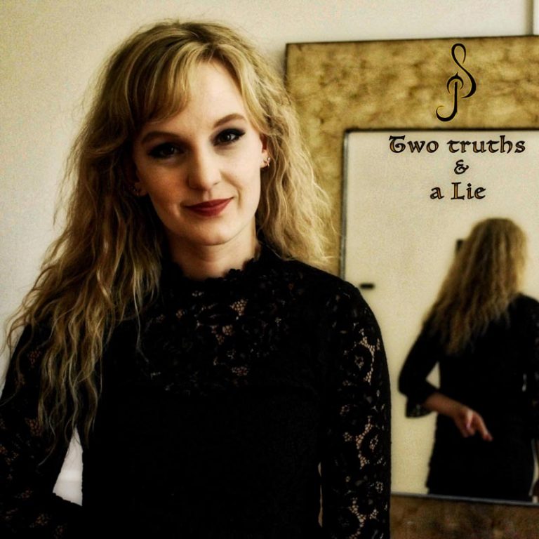 La cantautrice country Sami Jo ha pubblicato il suo nuovo singolo “Two Truths and a Lie”